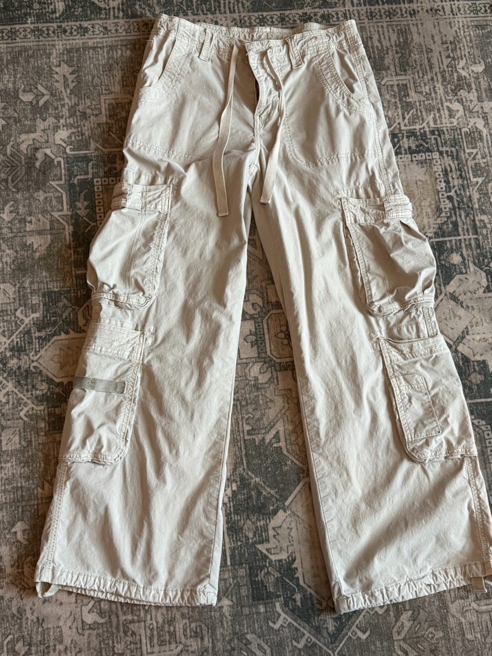 American Eagle women’s sage green cargo pants size 4
